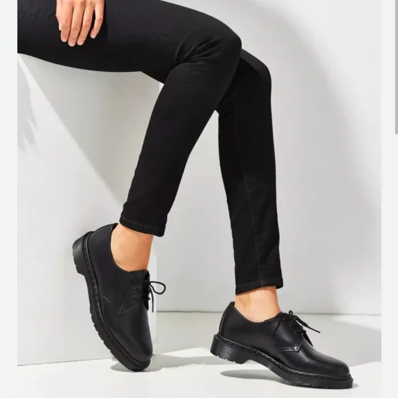 New Dr. Martens 14345 Boots - Picture 1 of 6